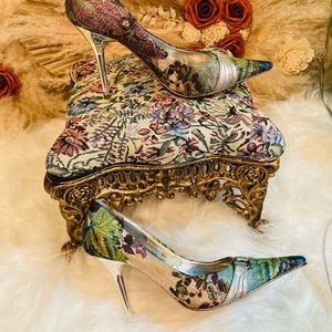 Size 37 ALDO heels tropical fabric